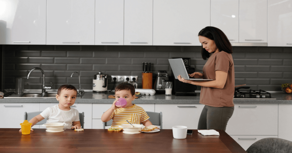 How to Start A Digital Business: A Step-by-step Guide for Busy Home Moms in 2024